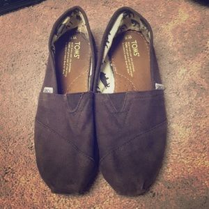 Toms